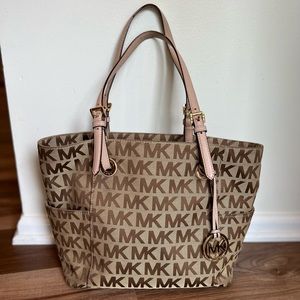 Michael Kors Jet Set Tote